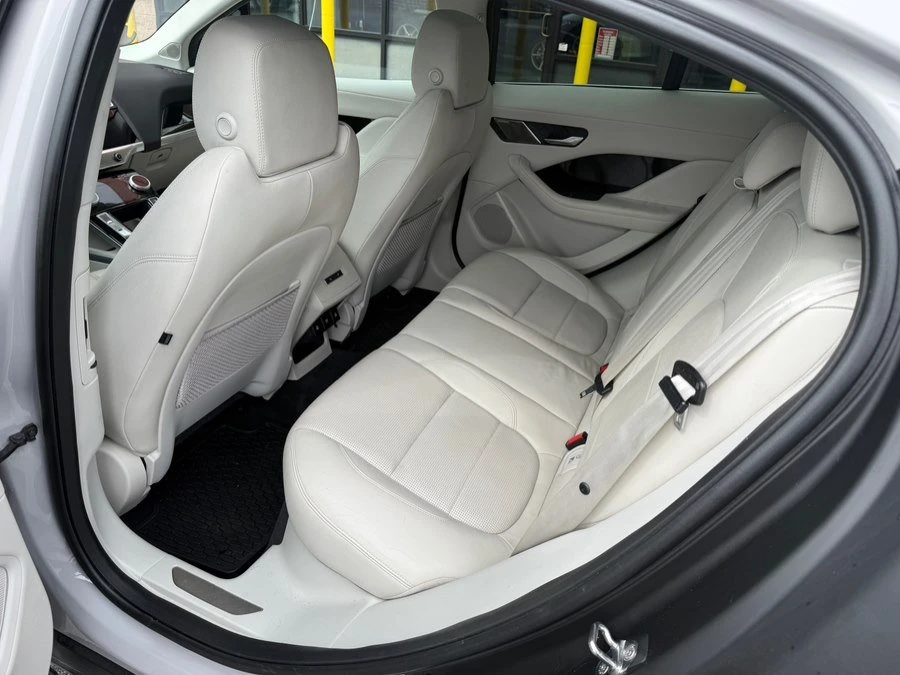2020 Jaguar I-Pace - Image 11 of 18