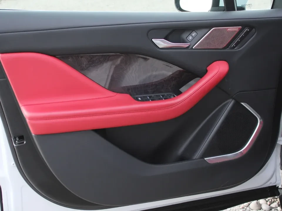 2020 Jaguar I-Pace - Image 7 of 16