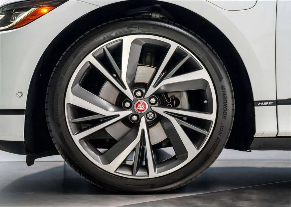 2020 Jaguar I-Pace - Image 11 of 17
