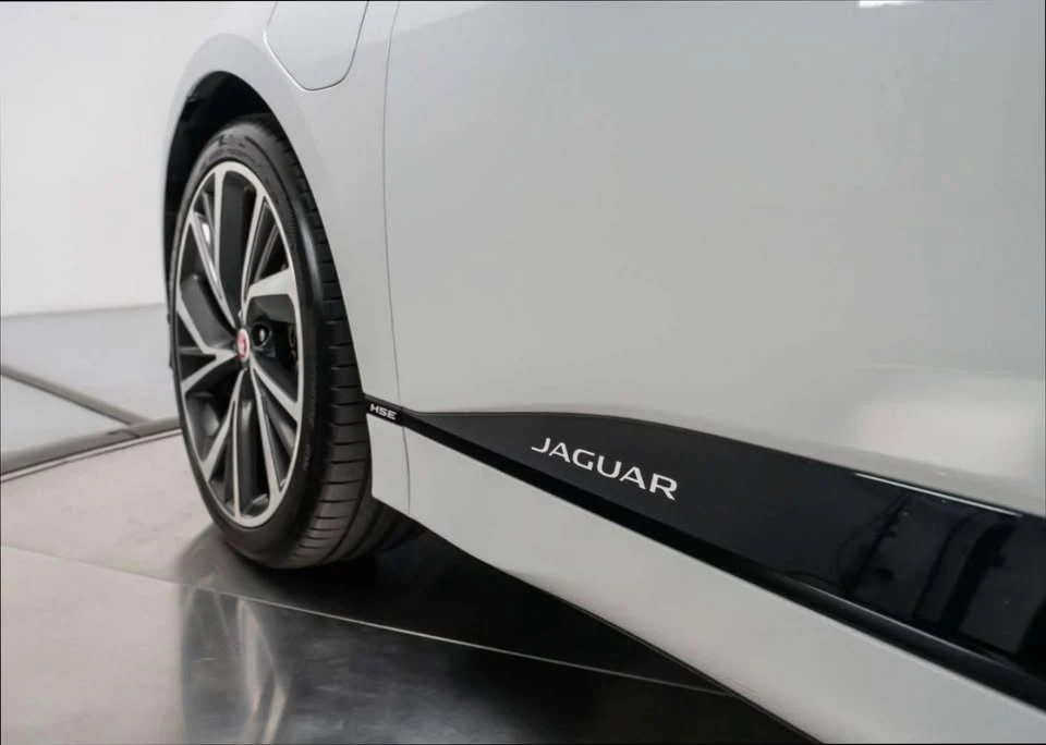 2020 Jaguar I-Pace - Image 13 of 17