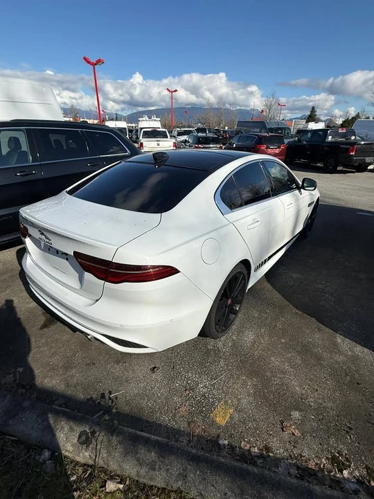 2020 Jaguar XE - Image 4 of 10