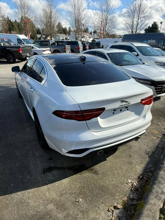 2020 Jaguar XE - Image 5 of 10