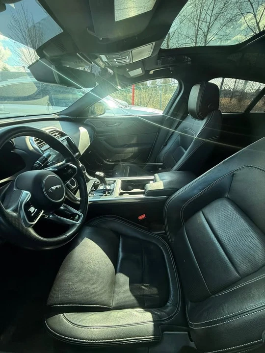 2020 Jaguar XE - Image 6 of 10