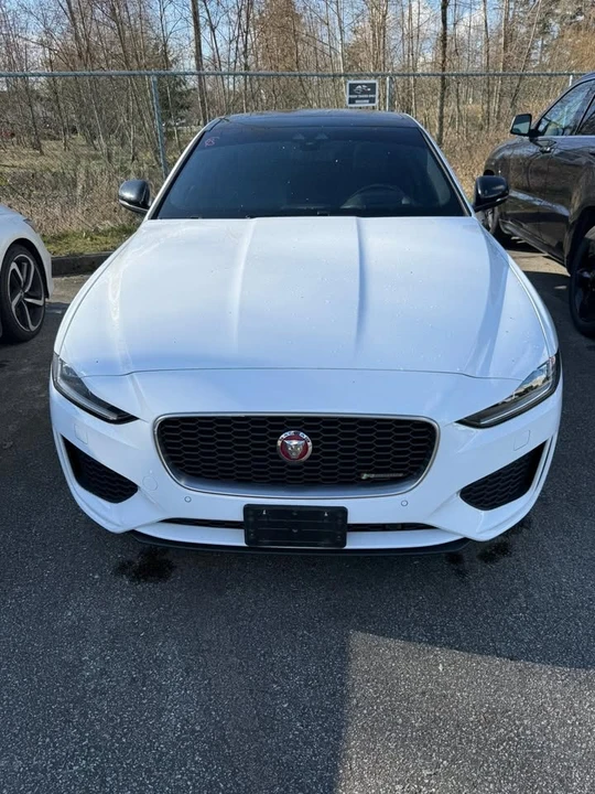 2020 Jaguar XE - Image 2 of 10