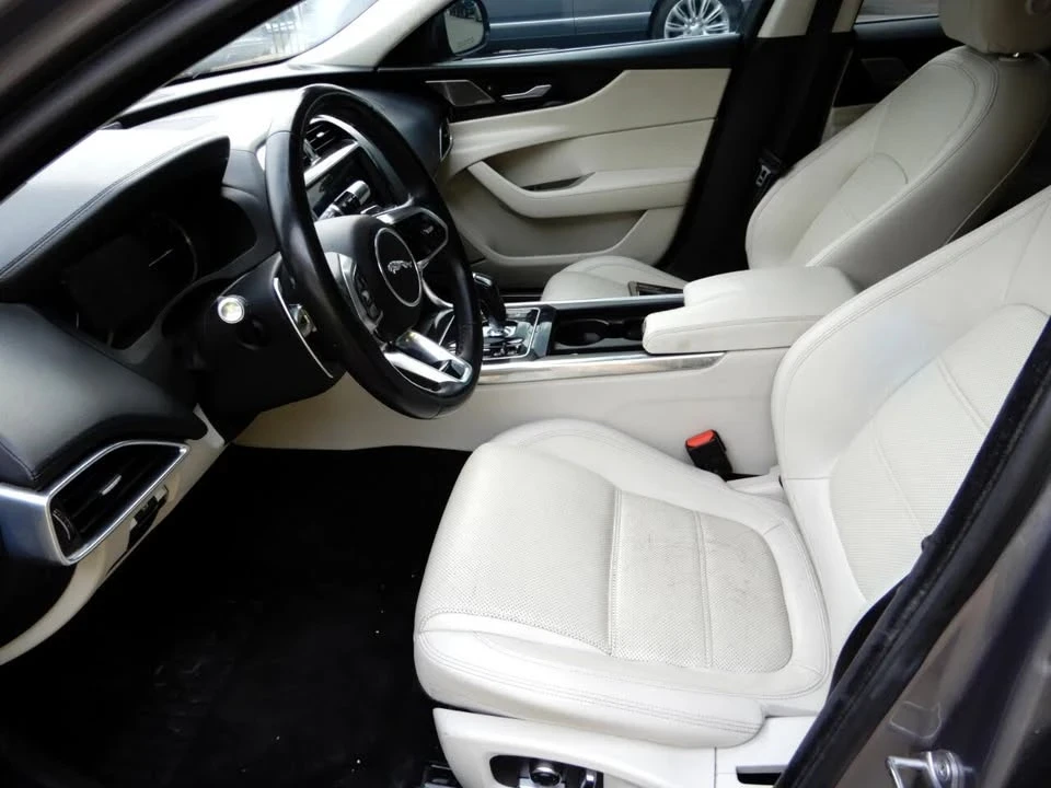 2020 Jaguar XE - Image 10 of 20