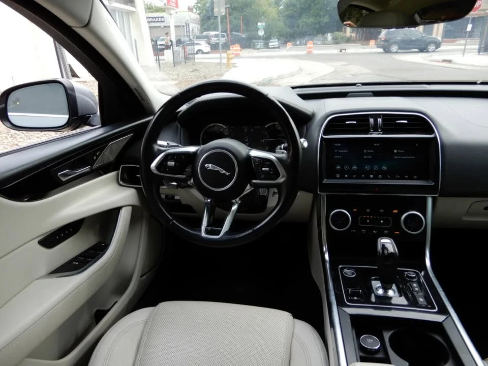 2020 Jaguar XE - Image 18 of 20