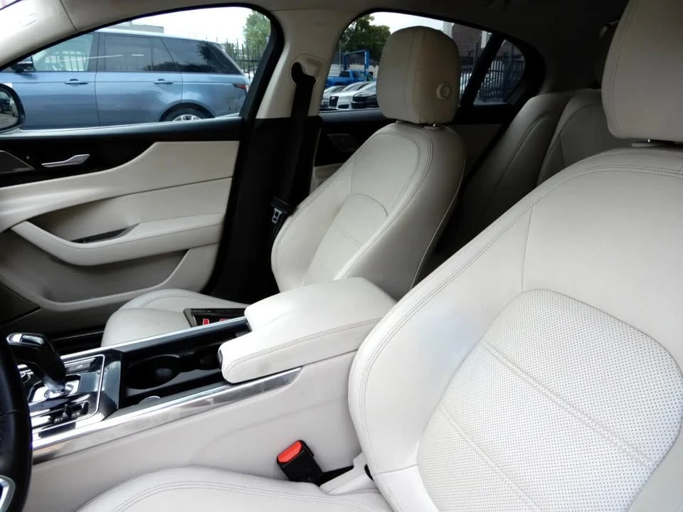 2020 Jaguar XE - Image 13 of 20
