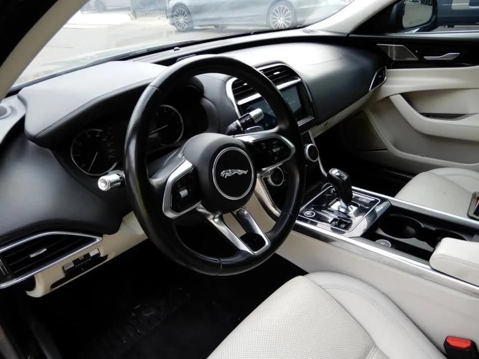 2020 Jaguar XE - Image 11 of 20