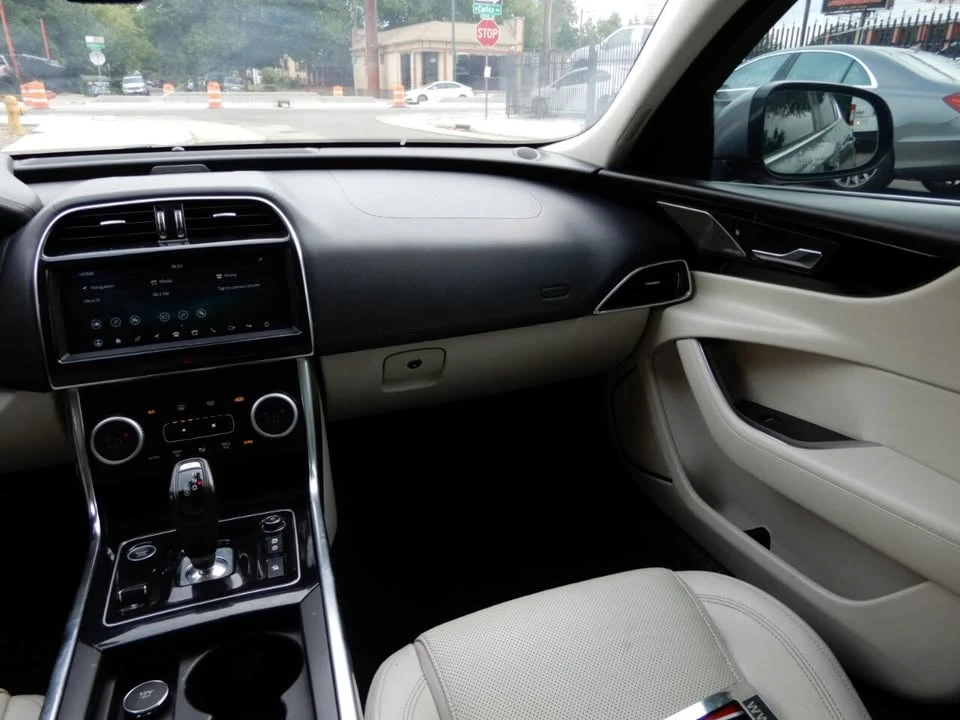 2020 Jaguar XE - Image 19 of 20