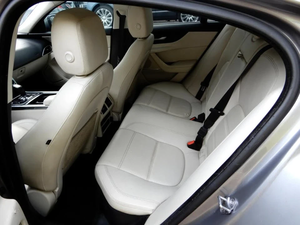 2020 Jaguar XE - Image 9 of 20