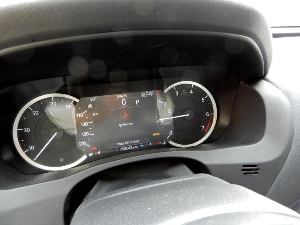 2020 Jaguar XE - Image 16 of 20