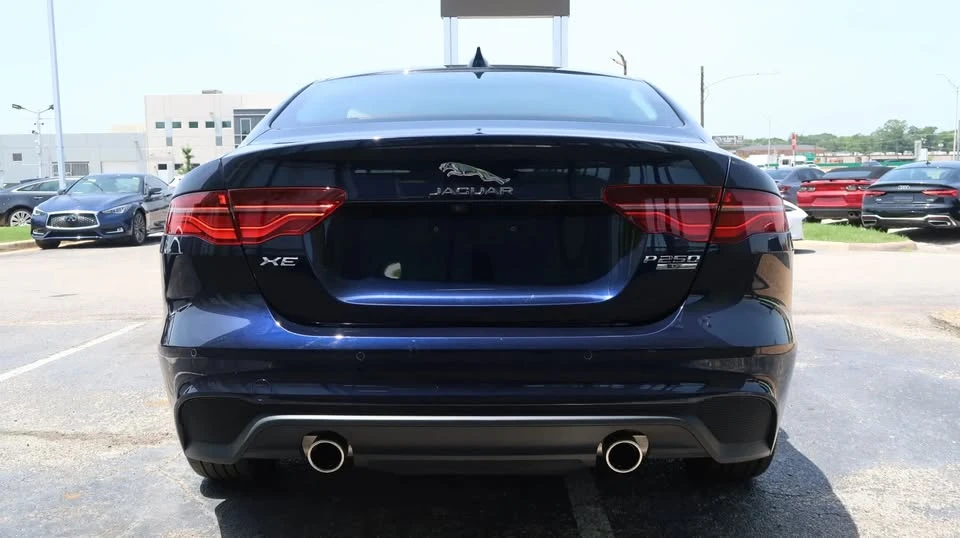 2020 Jaguar XE - Image 9 of 20