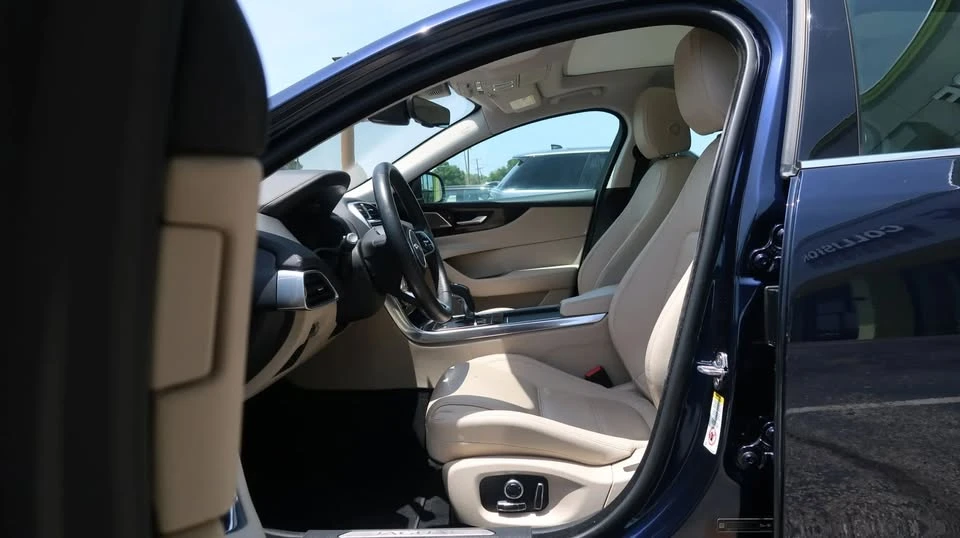 2020 Jaguar XE - Image 15 of 20