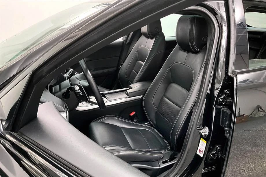 2020 Jaguar XE - Image 5 of 5
