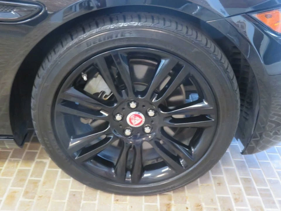 2020 Jaguar XE - Image 10 of 20