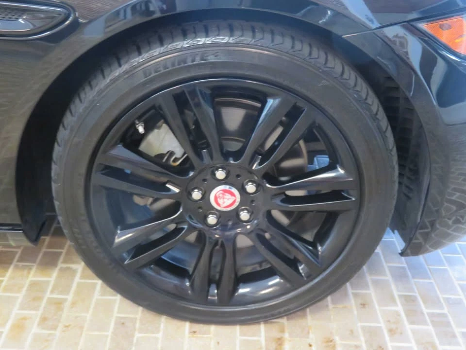 2020 Jaguar XE - Image 10 of 19