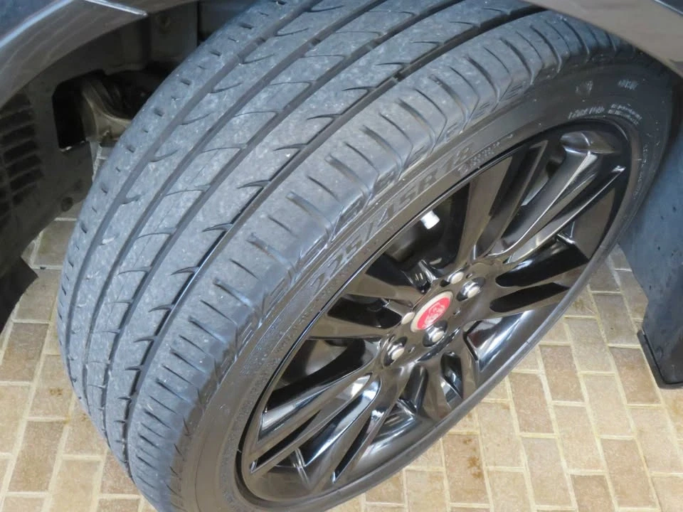 2020 Jaguar XE - Image 11 of 20