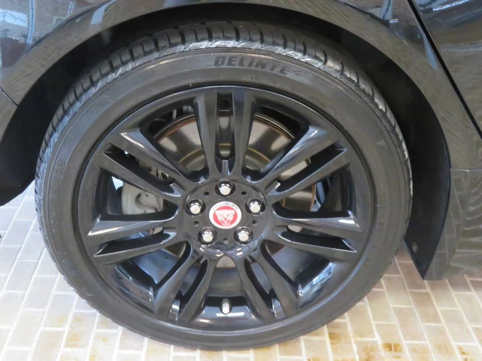 2020 Jaguar XE - Image 8 of 19