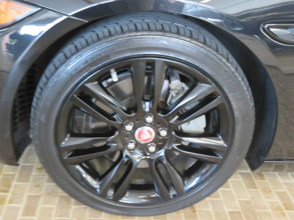 2020 Jaguar XE - Image 7 of 20