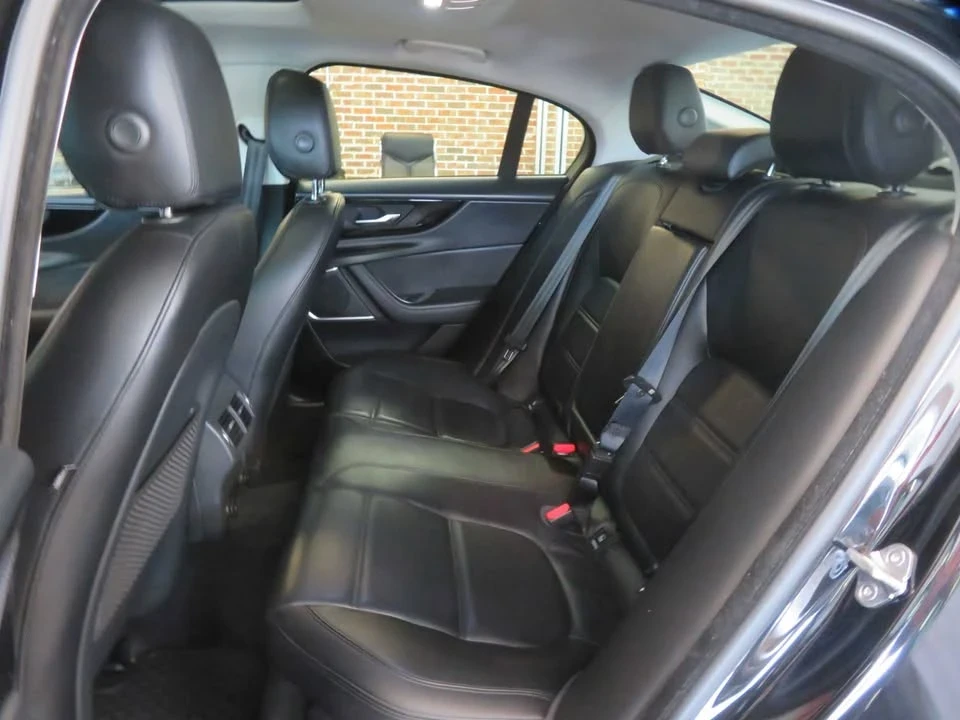 2020 Jaguar XE - Image 18 of 20