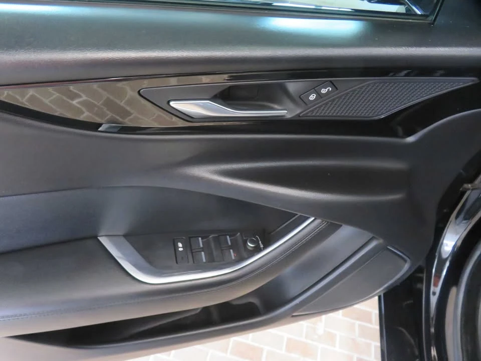 2020 Jaguar XE - Image 12 of 19
