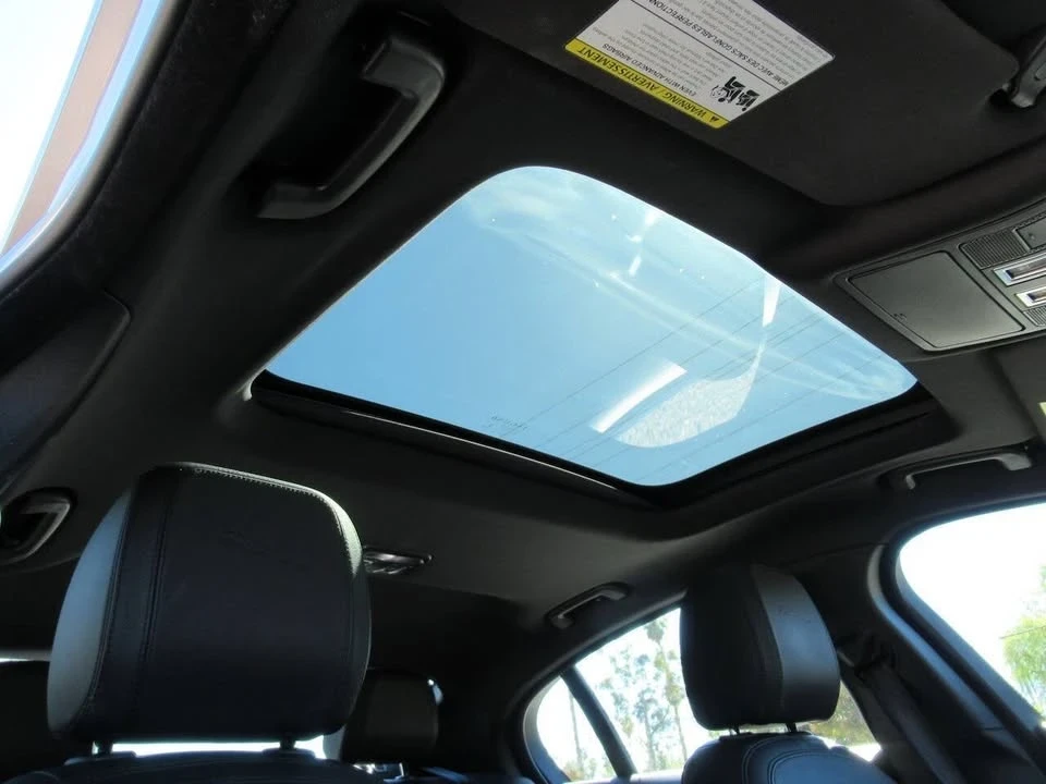 2020 Jaguar XE - Image 19 of 20