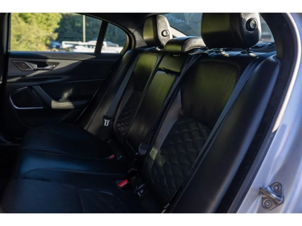 2020 Jaguar XE - Image 15 of 20