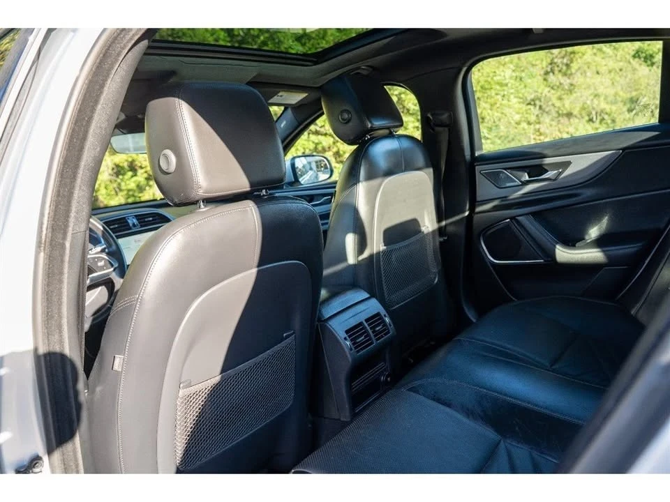 2020 Jaguar XE - Image 17 of 20