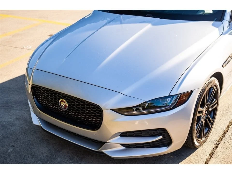 2020 Jaguar XE - Image 9 of 20