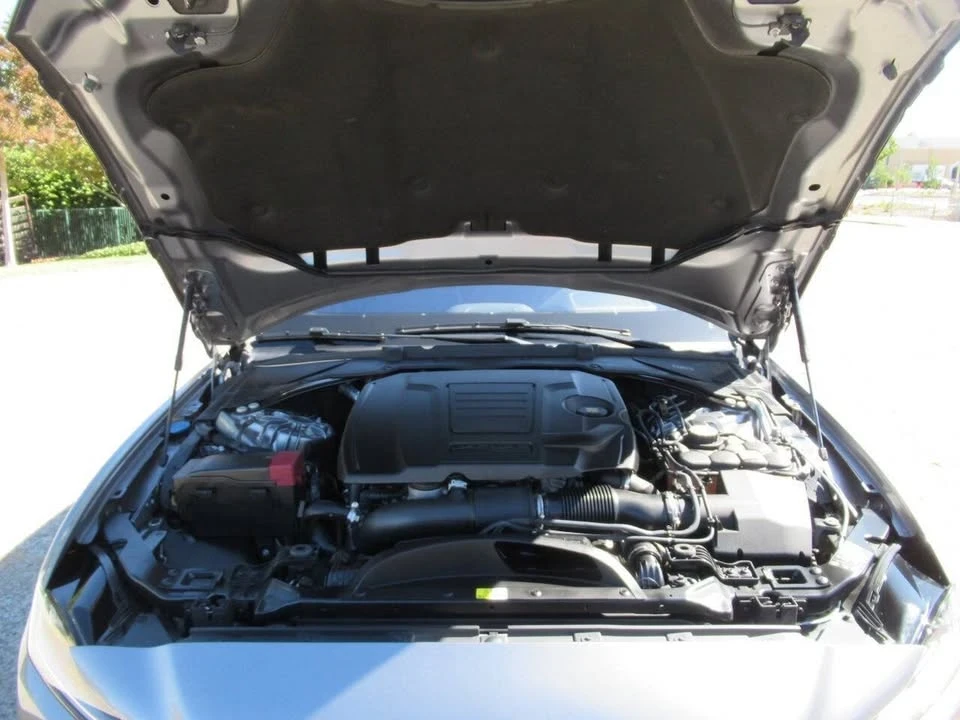 2020 Jaguar XE - Image 15 of 20
