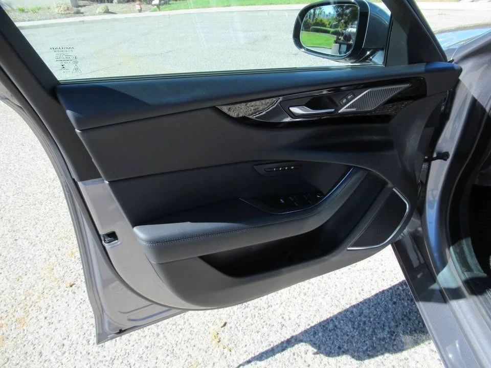 2020 Jaguar XE - Image 11 of 20