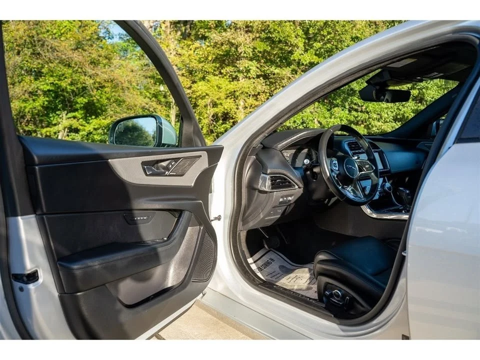 2020 Jaguar XE - Image 19 of 20