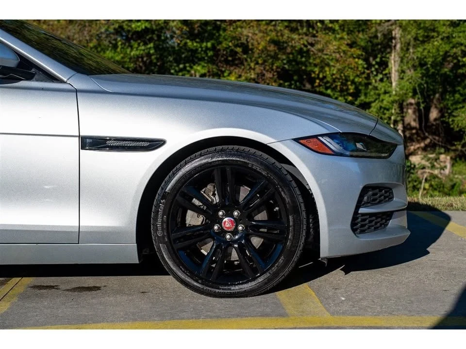 2020 Jaguar XE - Image 5 of 20