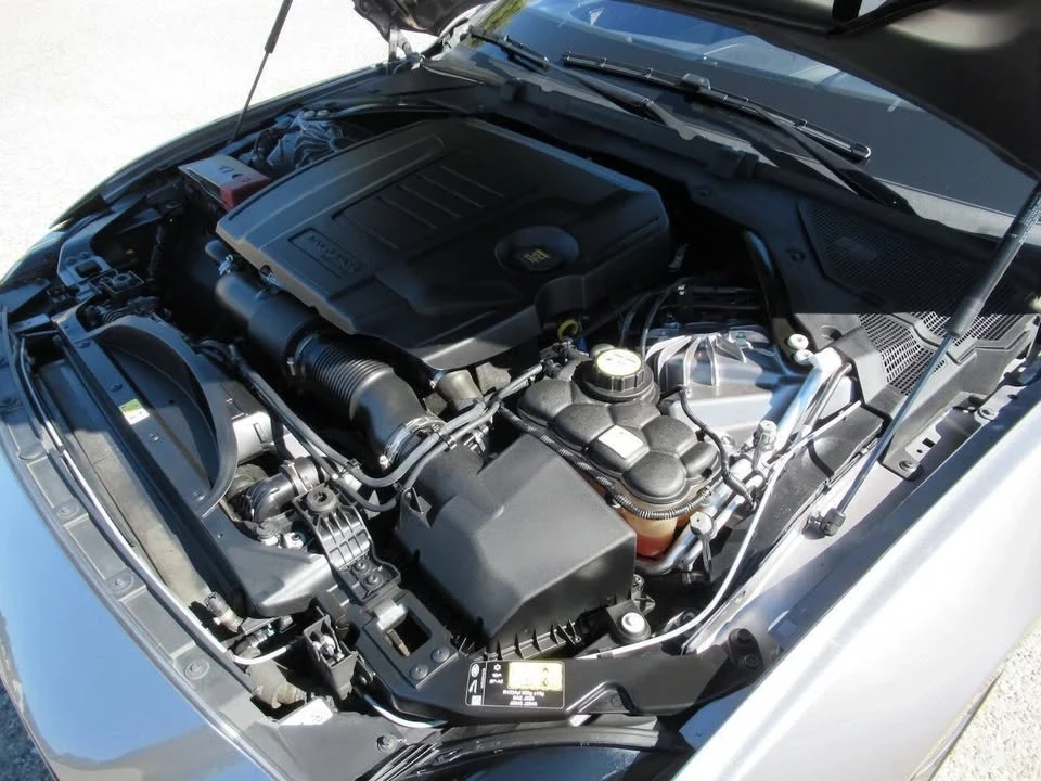2020 Jaguar XE - Image 14 of 20