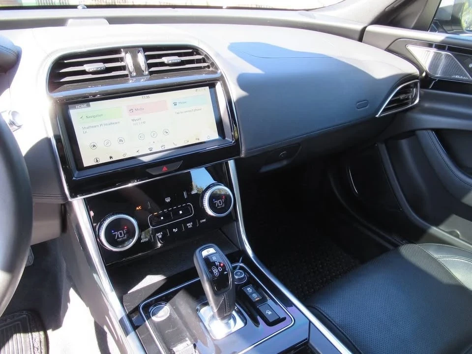 2020 Jaguar XE - Image 9 of 20