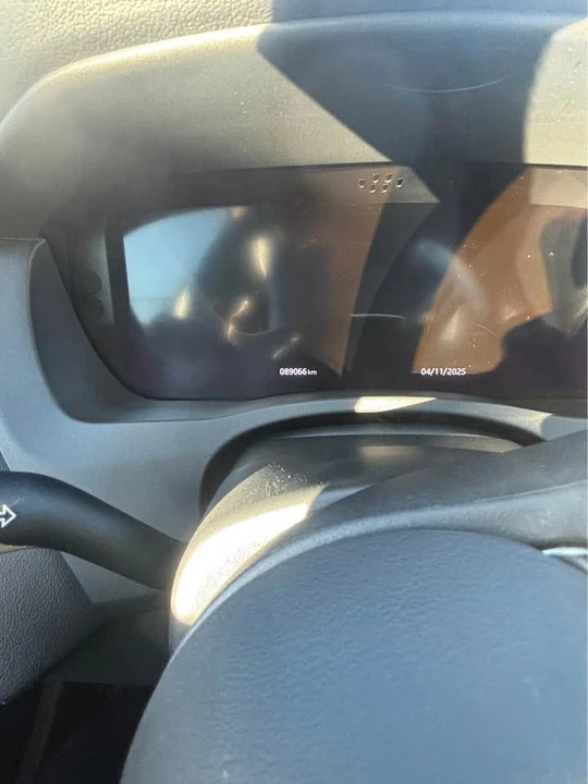 2020 Jaguar XE - Image 9 of 16
