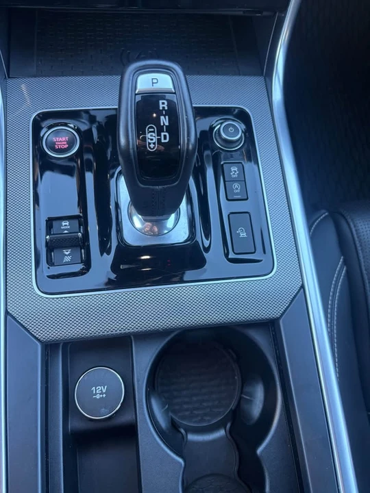 2020 Jaguar XE - Image 11 of 16