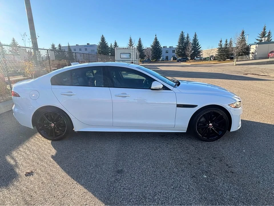 2020 Jaguar XE - Image 4 of 16