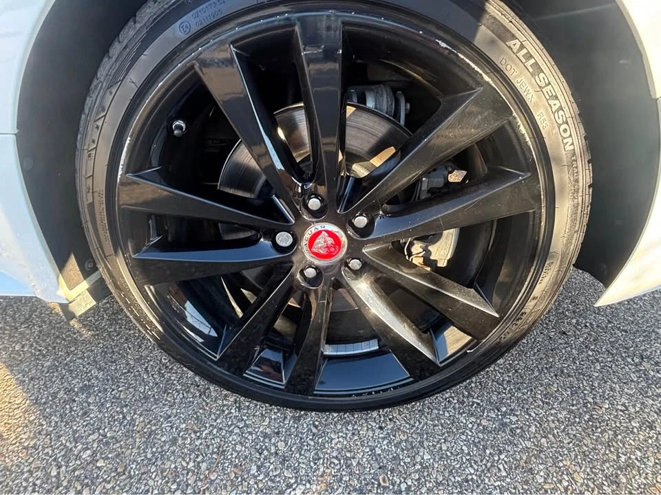 2020 Jaguar XE - Image 15 of 16