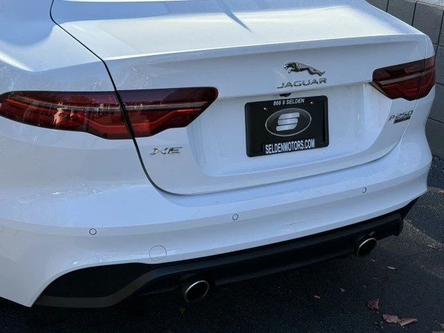 2020 Jaguar XE - Image 13 of 17