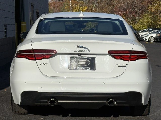 2020 Jaguar XE - Image 14 of 17