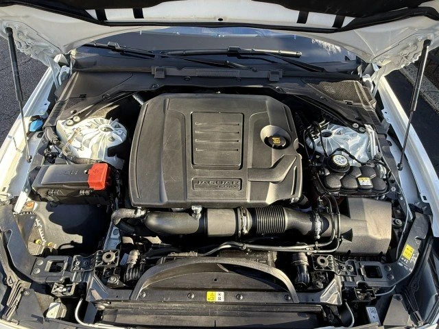2020 Jaguar XE - Image 5 of 17