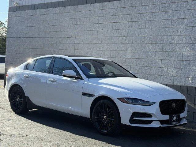 2020 Jaguar XE - Image 4 of 17