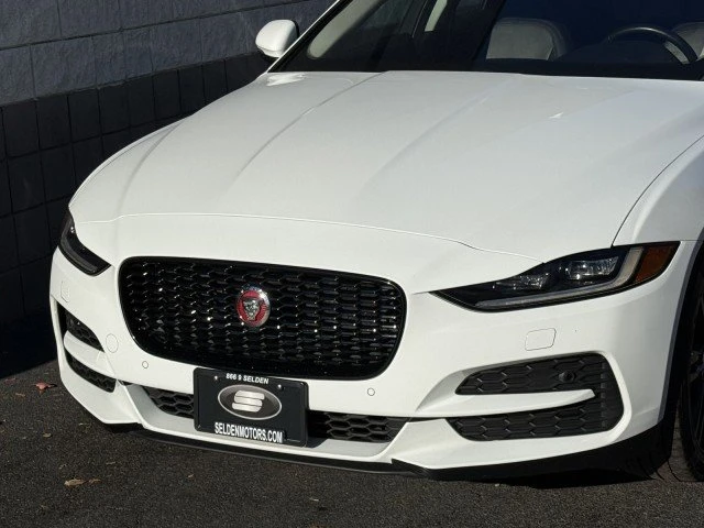 2020 Jaguar XE - Image 9 of 17