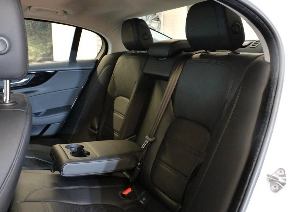2020 Jaguar XE - Image 10 of 10