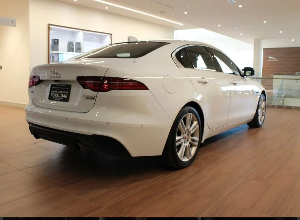 2020 Jaguar XE - Image 9 of 10