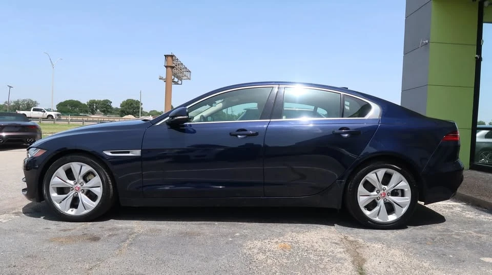 2020 Jaguar XE - Image 7 of 11