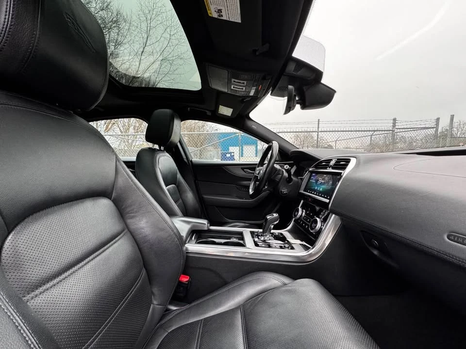 2020 Jaguar XE - Image 13 of 19