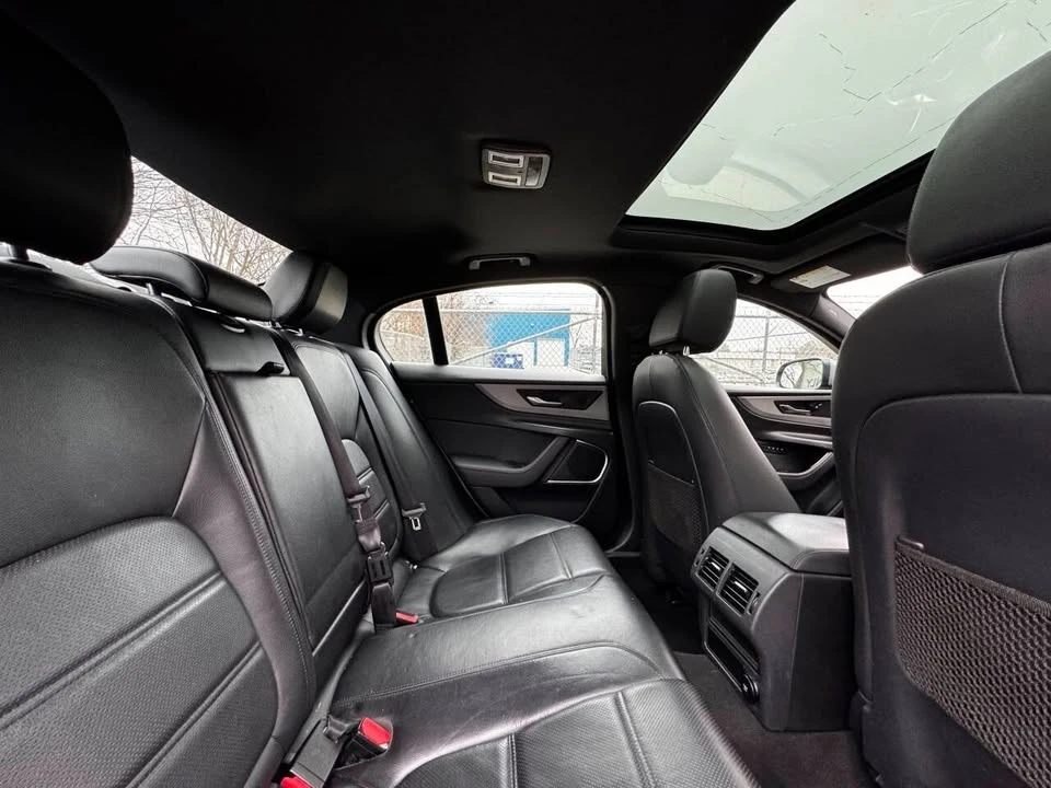 2020 Jaguar XE - Image 15 of 19