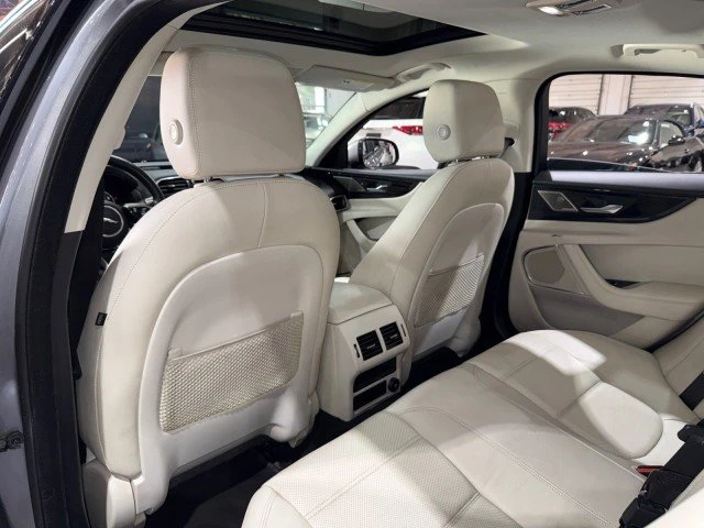 2020 Jaguar XE - Image 9 of 19
